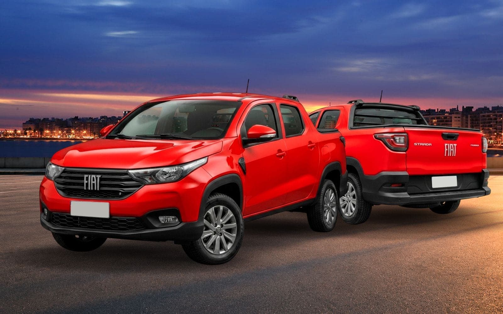 Pick-up Fiat Strada roja de doble cabina, de frente y de atrás, con la costa de Montevideo iluminada al anochecer detrás